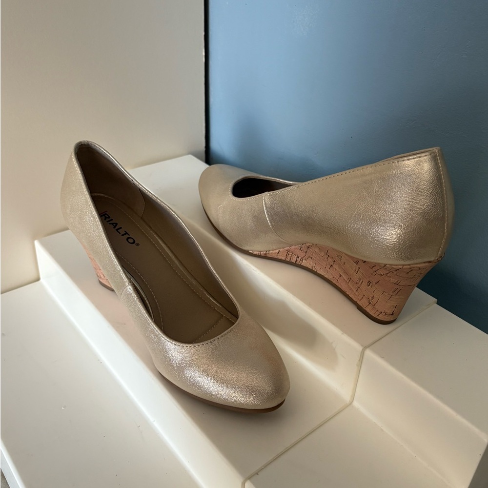 Rialto Women's Gold Wedge Shoes